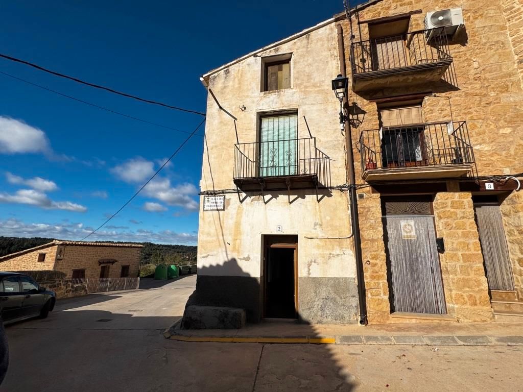 Exterior view of House or chalet for sale in Cretas  with Furnished, Oven and Balcony