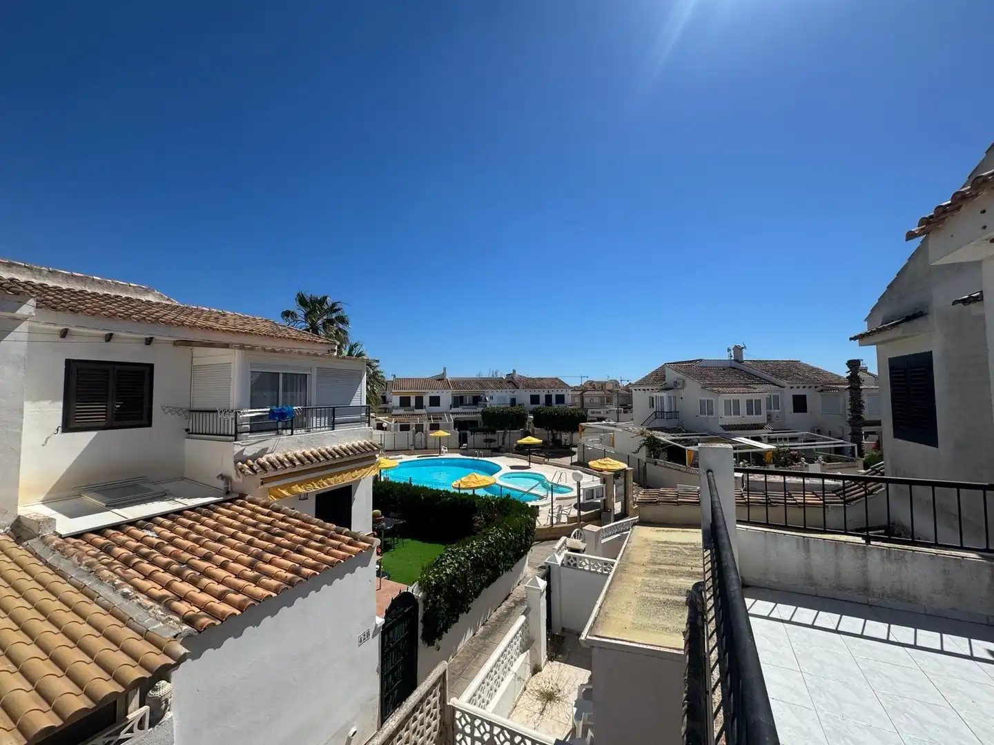 Vista exterior de Casa o xalet en venda en Torrevieja amb Aire condicionat, Terrassa i Moblat