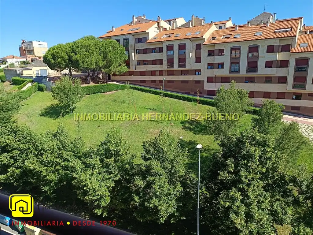 Vista exterior de Piso de alquiler en Salamanca con Calefacción y Amueblado
