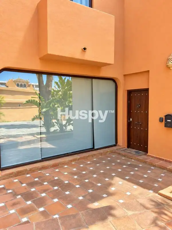 Büro zum Verkauf in Estepona, Málaga