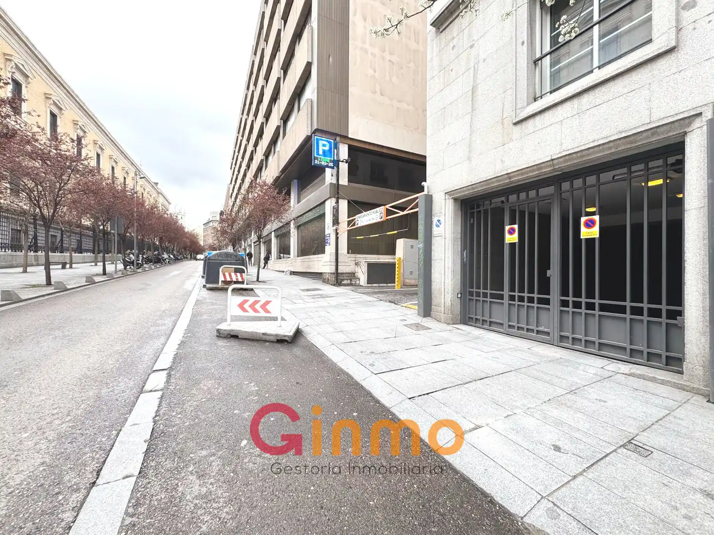 Exterior view of Garage for sale in Madrid  with Alarm