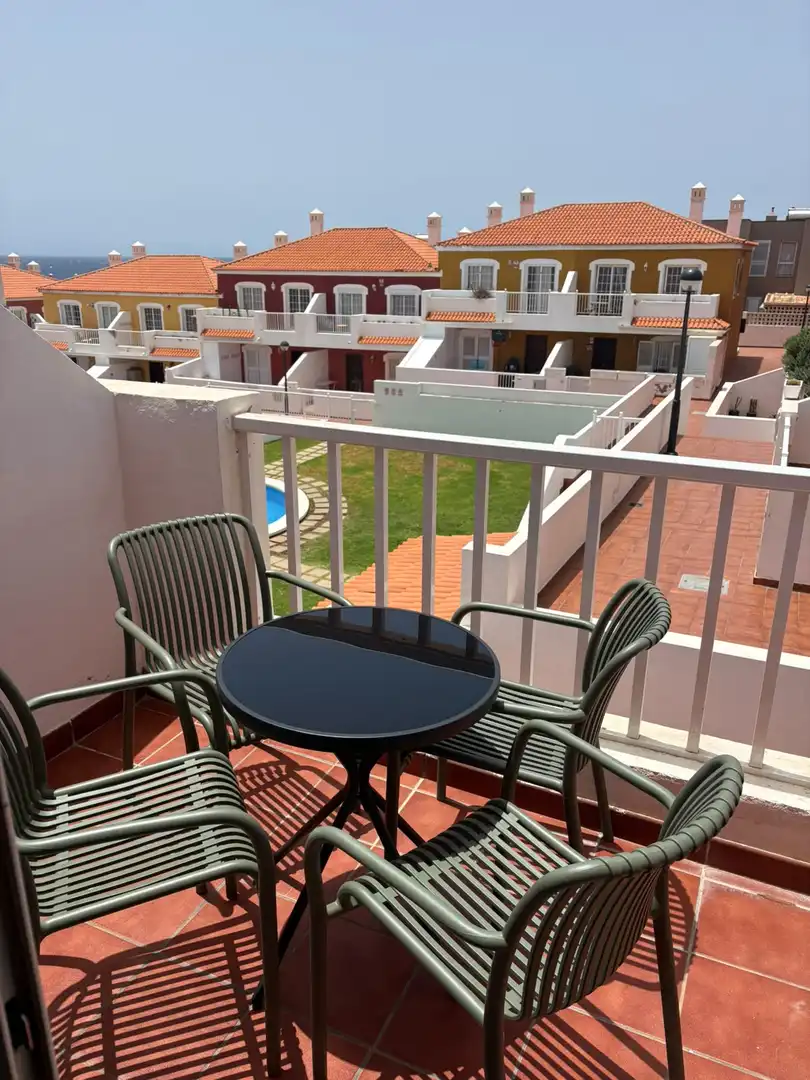 Terrasse von Wohnung zur Miete in Arico mit Terrasse, Schwimmbad und Möbliert