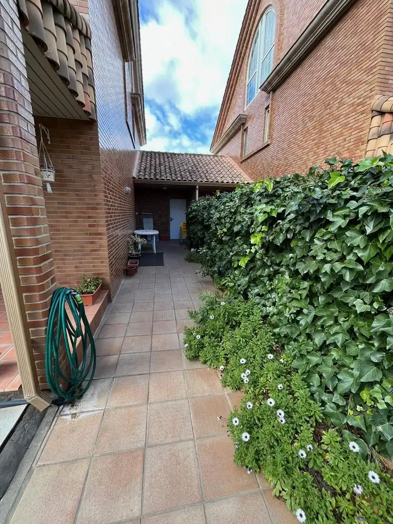 Jardín de Casa adosada en venta en Zaragoza con Aire acondicionado, Calefacción y Jardín privado