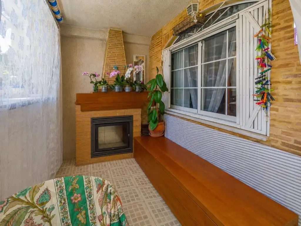 Terrasse von Haus oder Chalet zum Verkauf in Torrevieja mit Klimaanlage, Privatgarten und Möbliert