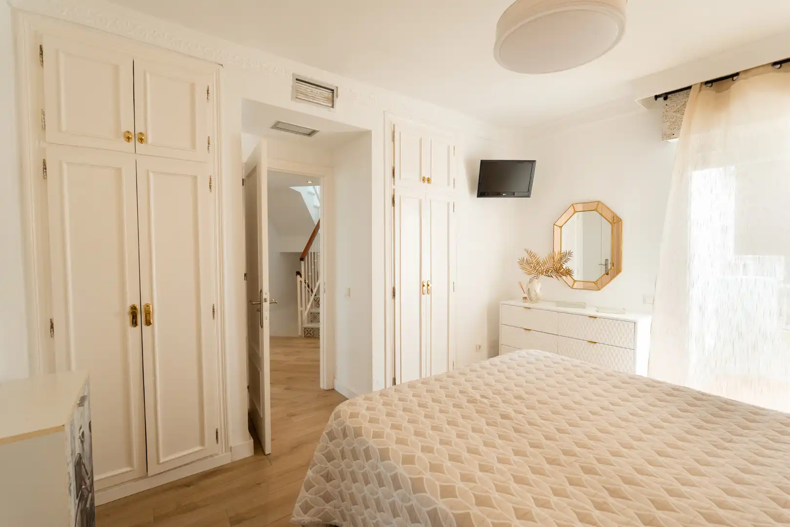 Habitación de Casa adosada en venta en Marbella con Aire acondicionado, Terraza y Piscina