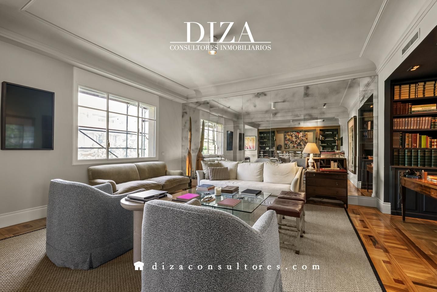 Living room of Flat for sale in  Madrid Capital  with Air Conditioner, Heating and Parquet flooring