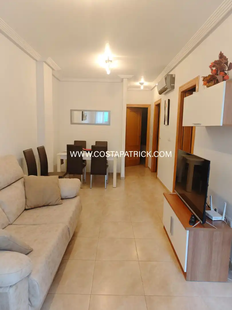 Sala d'estar de Casa adosada en venda en Los Alcázares amb Aire condicionat, Calefacció i Moblat