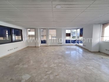Office space with lift to rent in Calle Canalejas 19