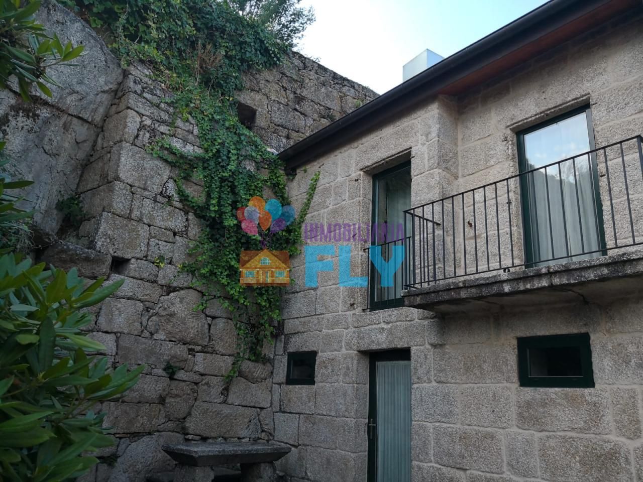Vista exterior de Finca rústica en venda en Beade  amb Calefacció, Jardí privat i Terrassa