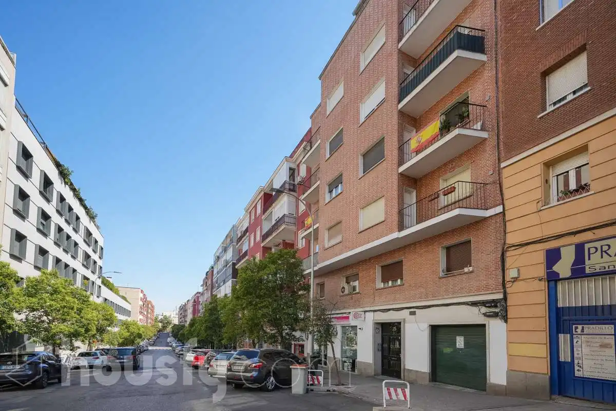 Vista exterior de Pis en venda en Madrid amb Aire condicionat, Calefacció i Moblat