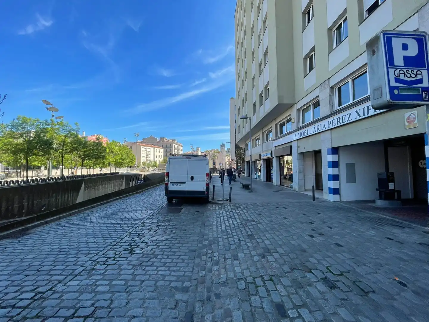 Außenansicht von Garage zum Verkauf in Girona