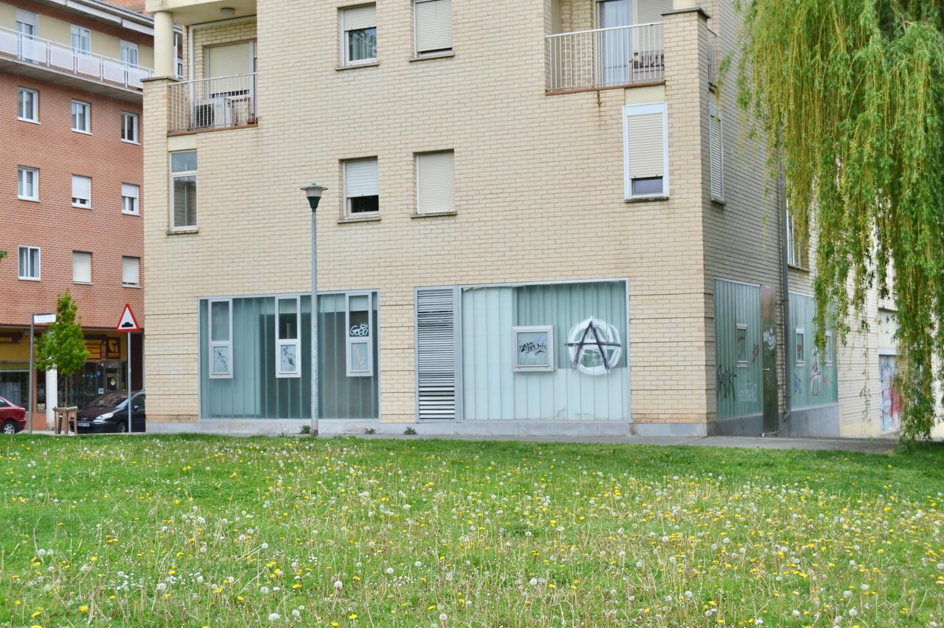 Vista exterior de Local en venta en  Pamplona / Iruña