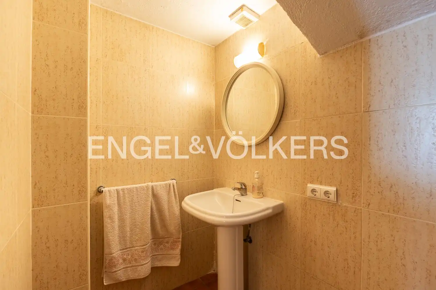 Bathroom of Houses for sale in Carcaixent  with Air Conditioner, Heating and Private garden