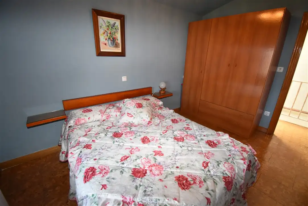 Habitación de Casa adosada en venta en Noja con Calefacción, Terraza y Amueblado