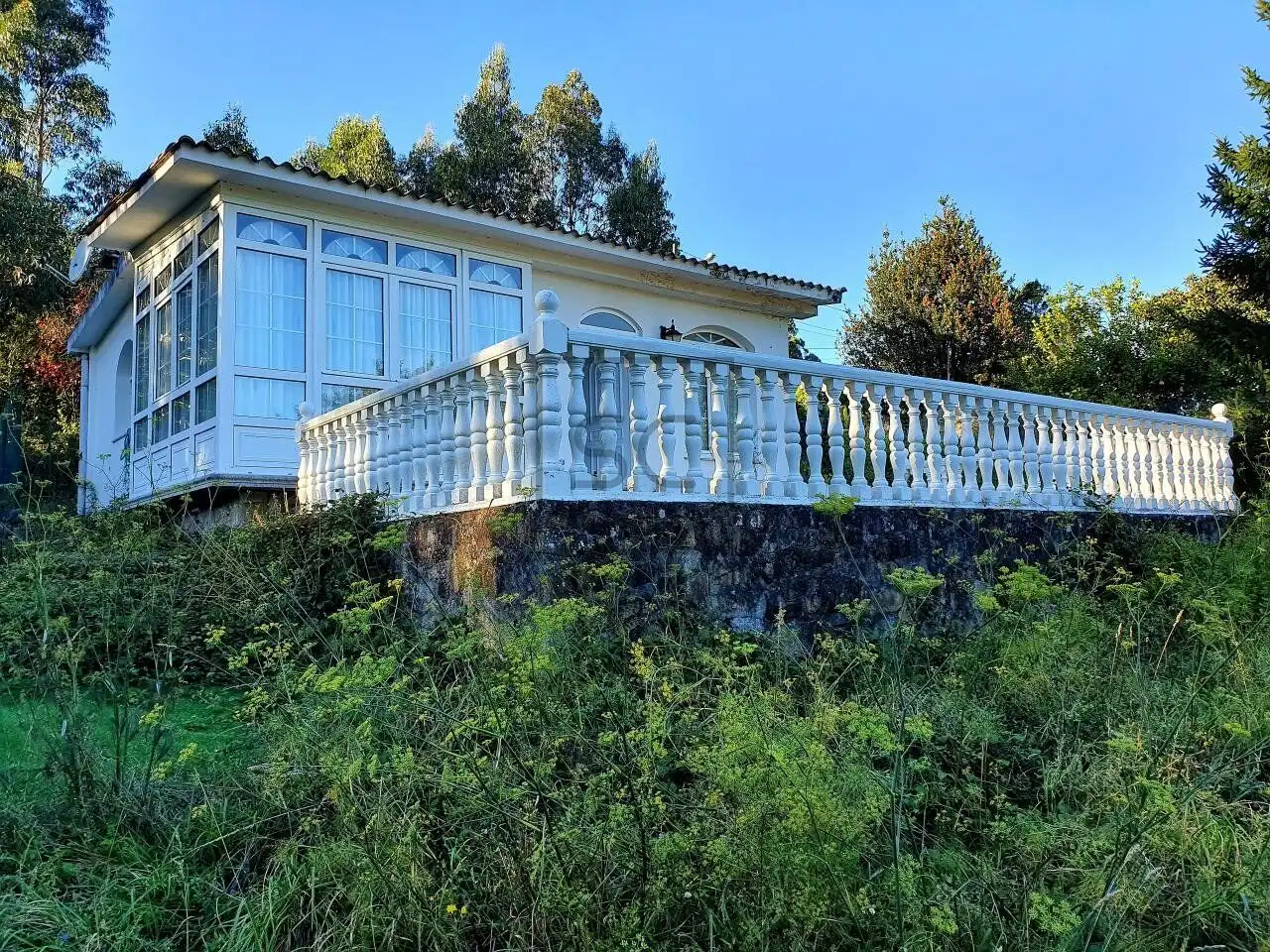 Vista exterior de Casa o xalet en venda en Ferrol amb Calefacció, Terrassa i Moblat