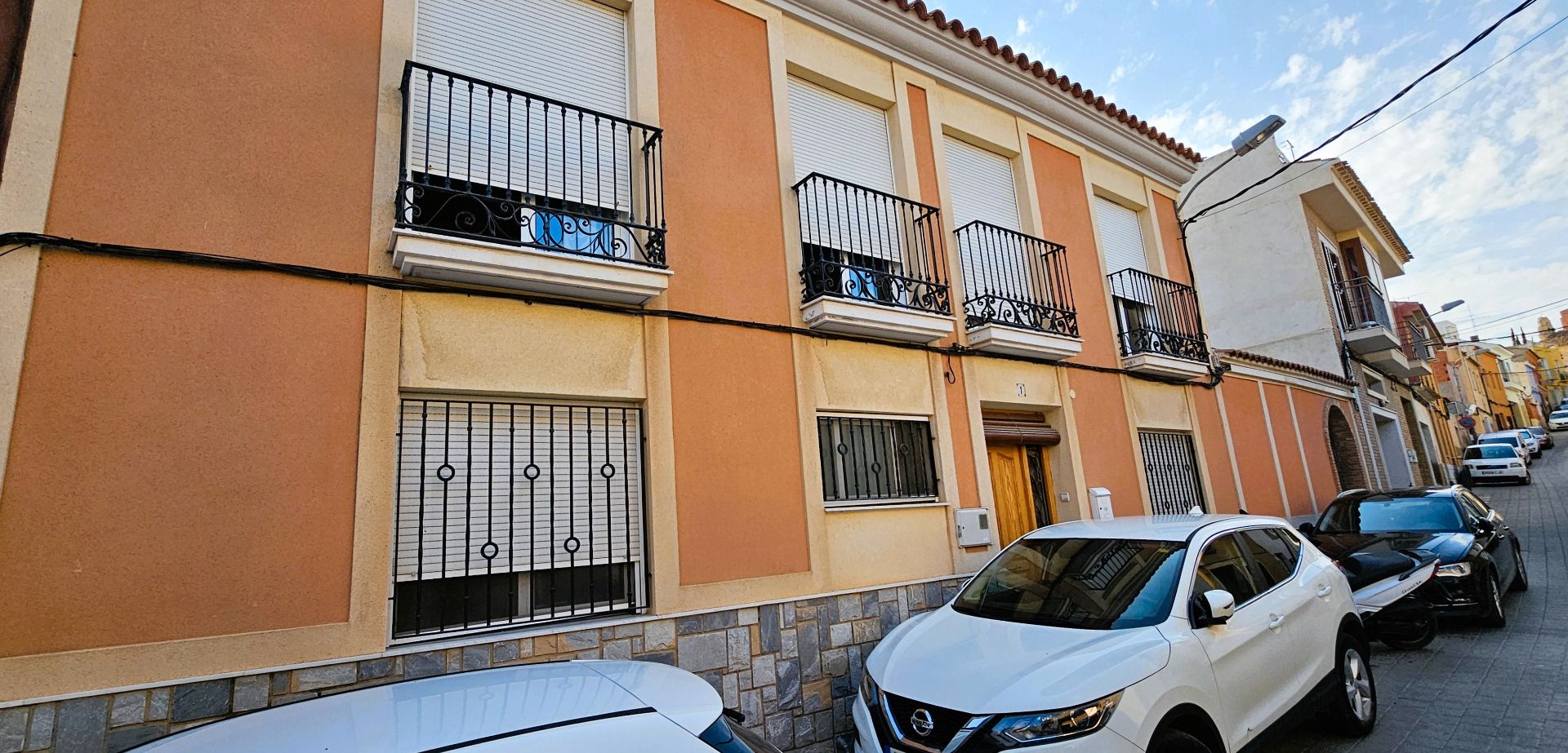 Außenansicht von Einfamilien-Reihenhaus zum Verkauf in Totana mit Terrasse und Möbliert