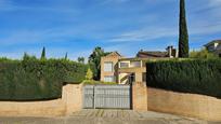 Vista exterior de Casa o xalet en venda en  Córdoba Capital amb Aire condicionat, Terrassa i Piscina