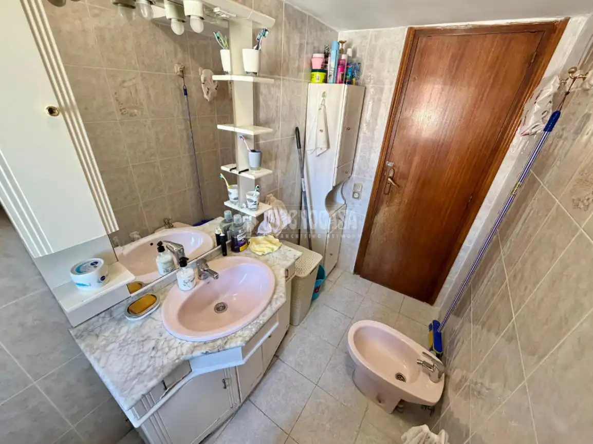 Bathroom of Flat for sale in Madrid