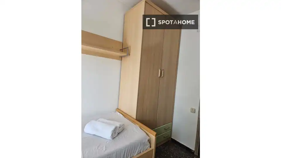 Bedroom of Flat for rent in L'Hospitalet de Llobregat  with Air Conditioner, Heating and Furnished