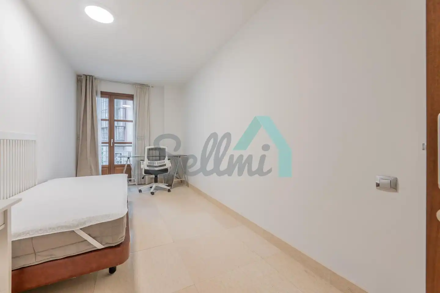 Schlafzimmer von Wohnung zur untervermieten in Oviedo  mit Heizung, Parkett und Möbliert
