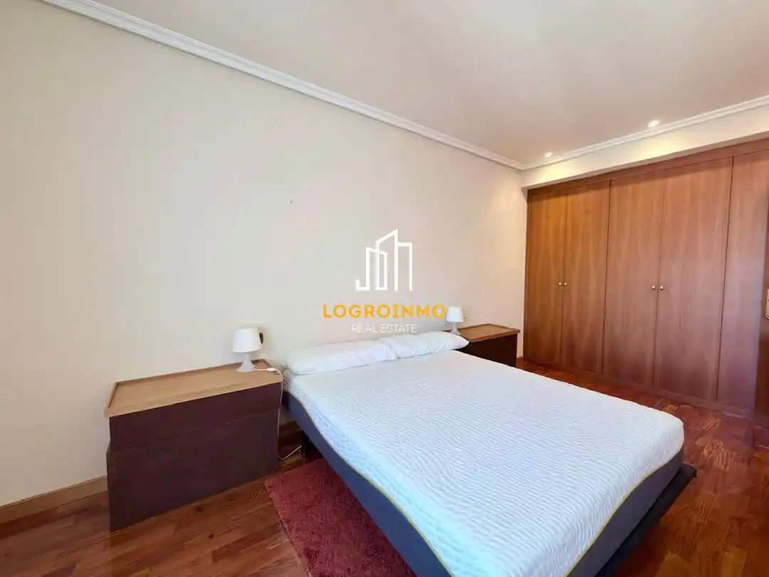 Bedroom of Flat for rent in  Logroño  with Air Conditioner, Heating and Terrace