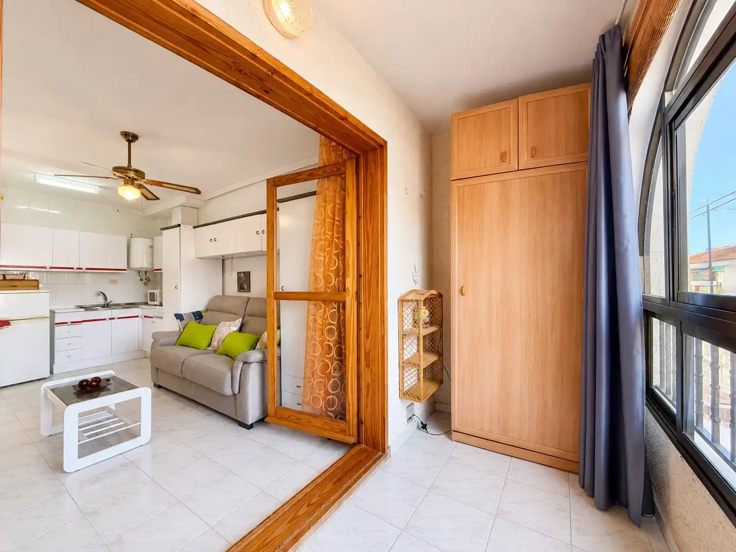 Estudio de alquiler en Torrevieja con Aire acondicionado, Piscina y Amueblado
