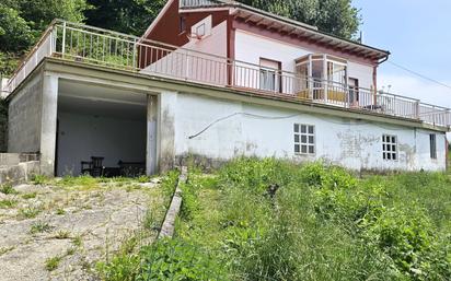 Vista exterior de Casa o xalet en venda en Siero amb Calefacció, Terrassa i Traster