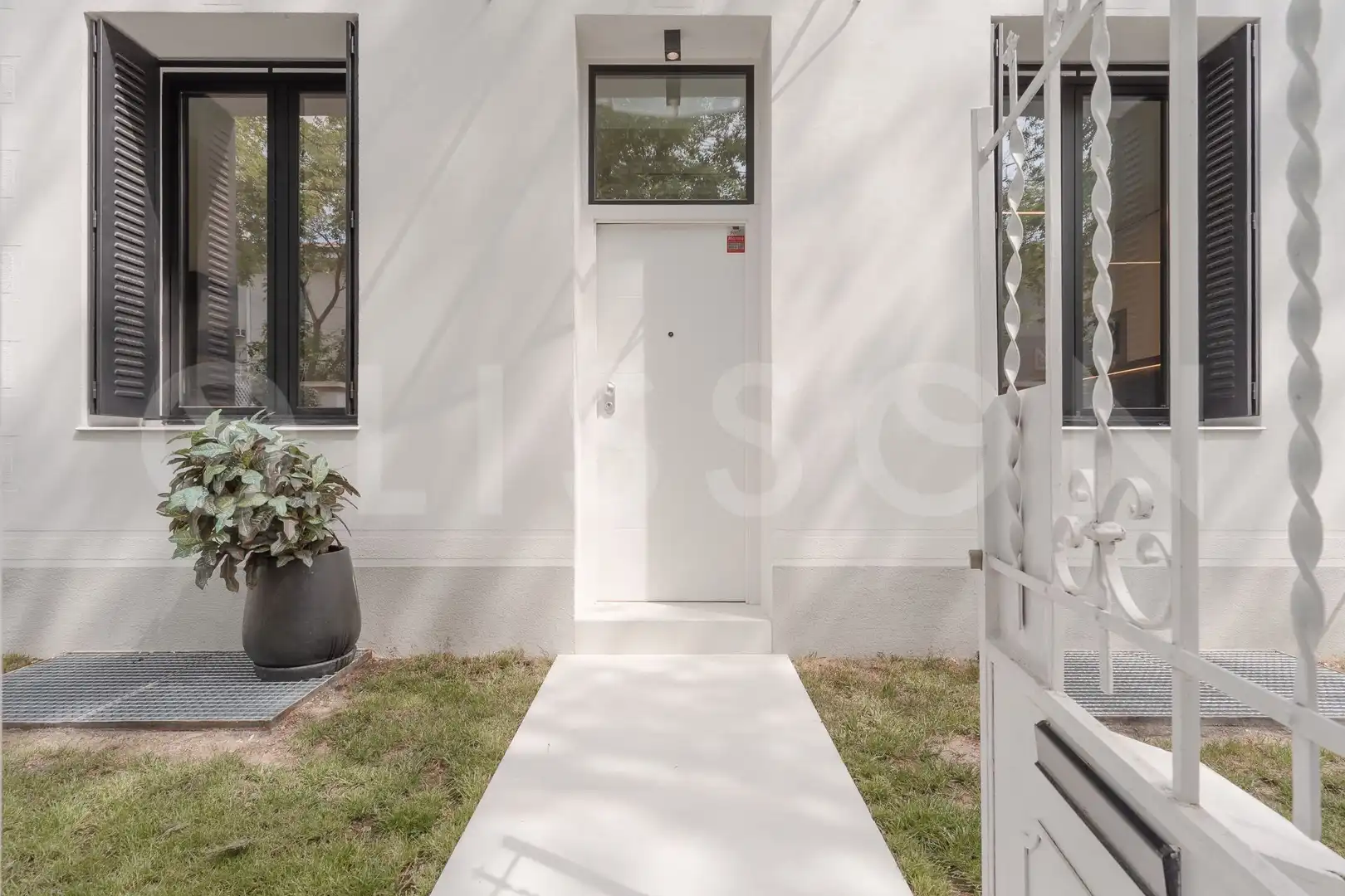 Houses for sale in  Madrid Capital  with Air Conditioner, Heating and Private garden