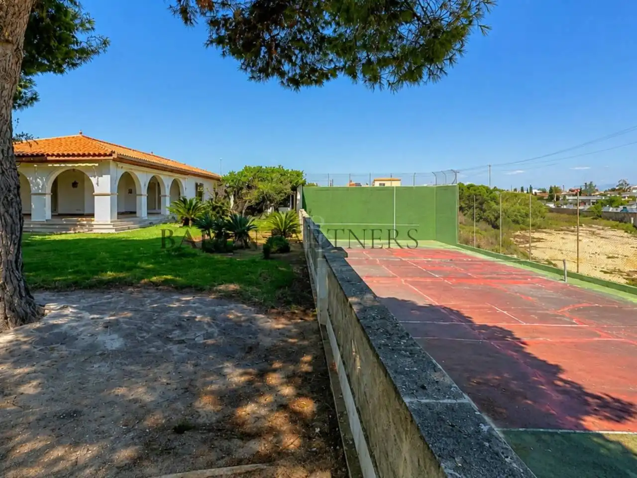 Vista exterior de Casa o xalet en venda en Vinaròs amb Calefacció, Jardí privat i Terrassa