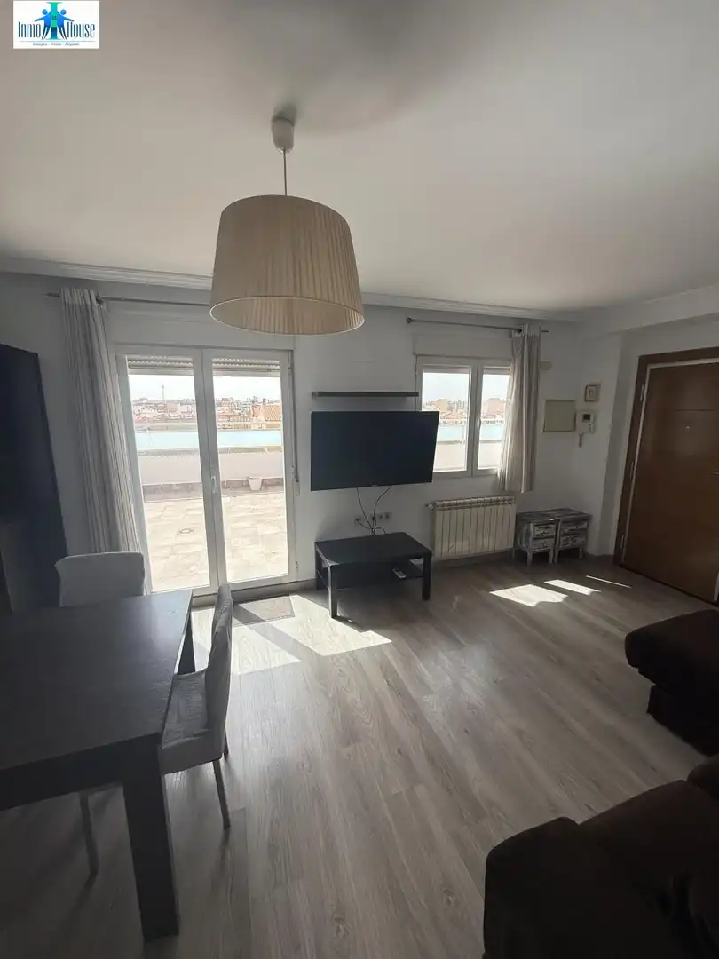 Sala d'estar de Àtic en venda en Albacete amb Aire condicionat, Calefacció i Parquet