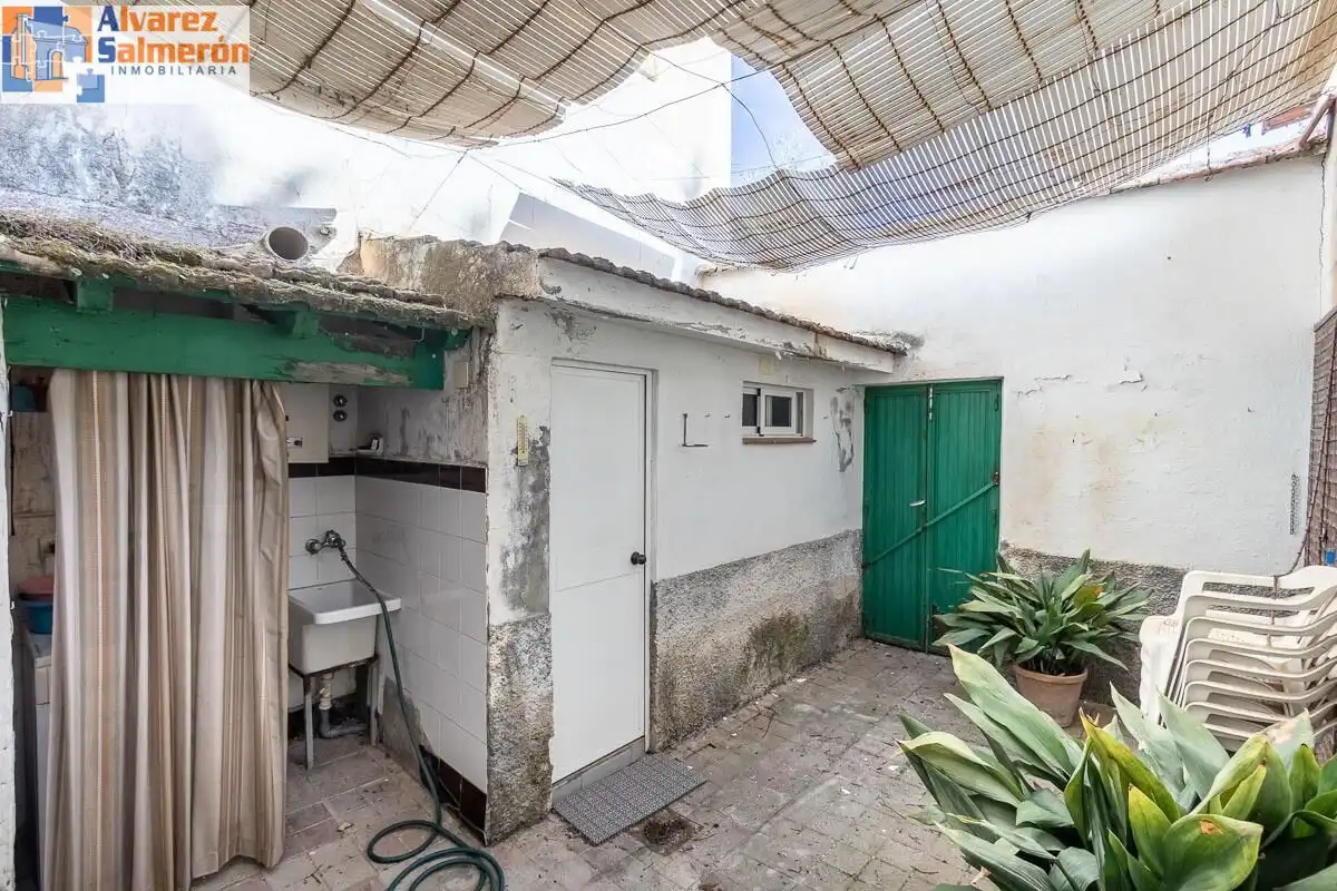 Country homes for sale in Calle CAJAR, Barrio de la Vega