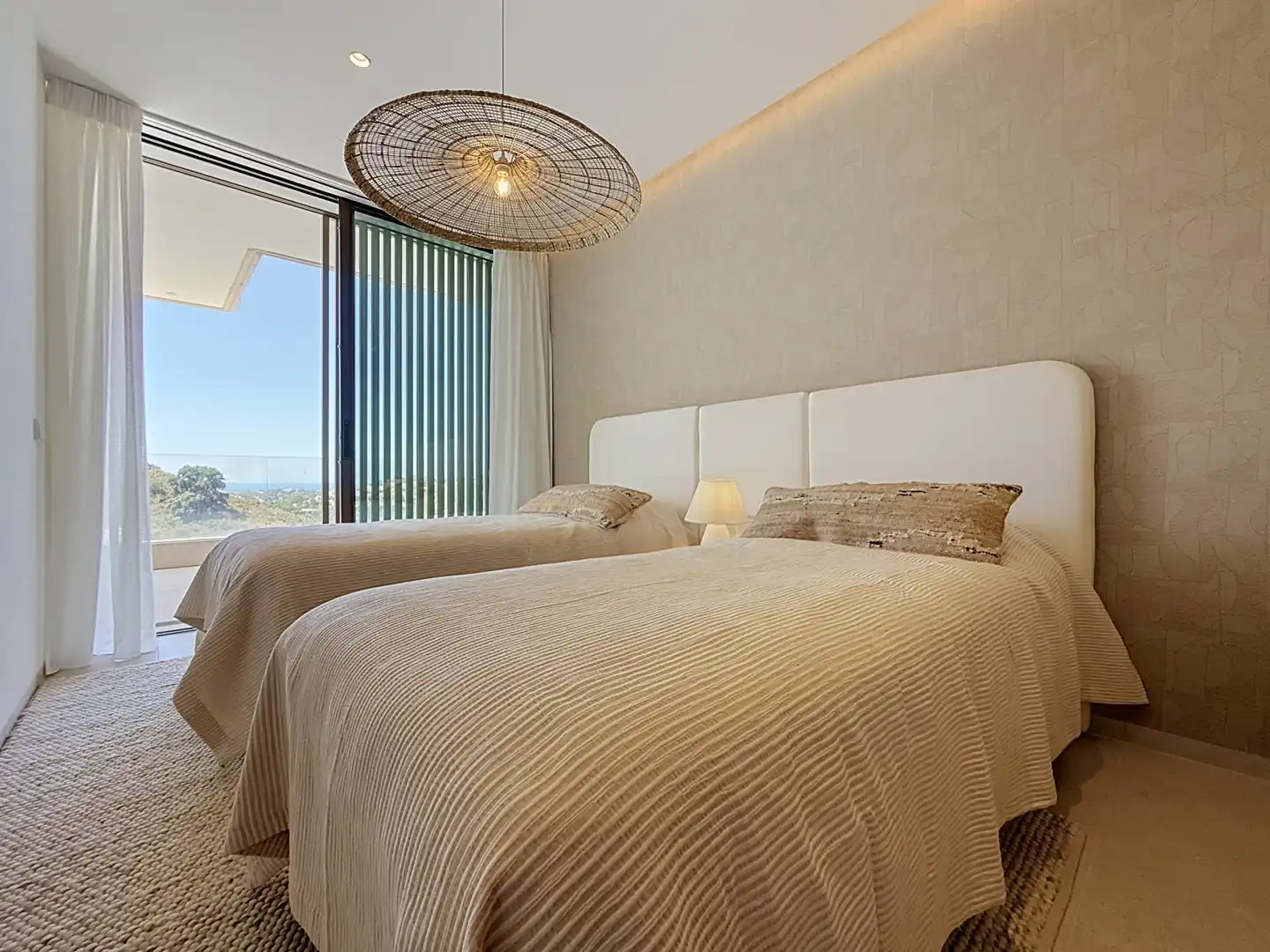 Bedroom of Apartments for sale in Benahavís  with Air Conditioner, Terrace and Storage room
