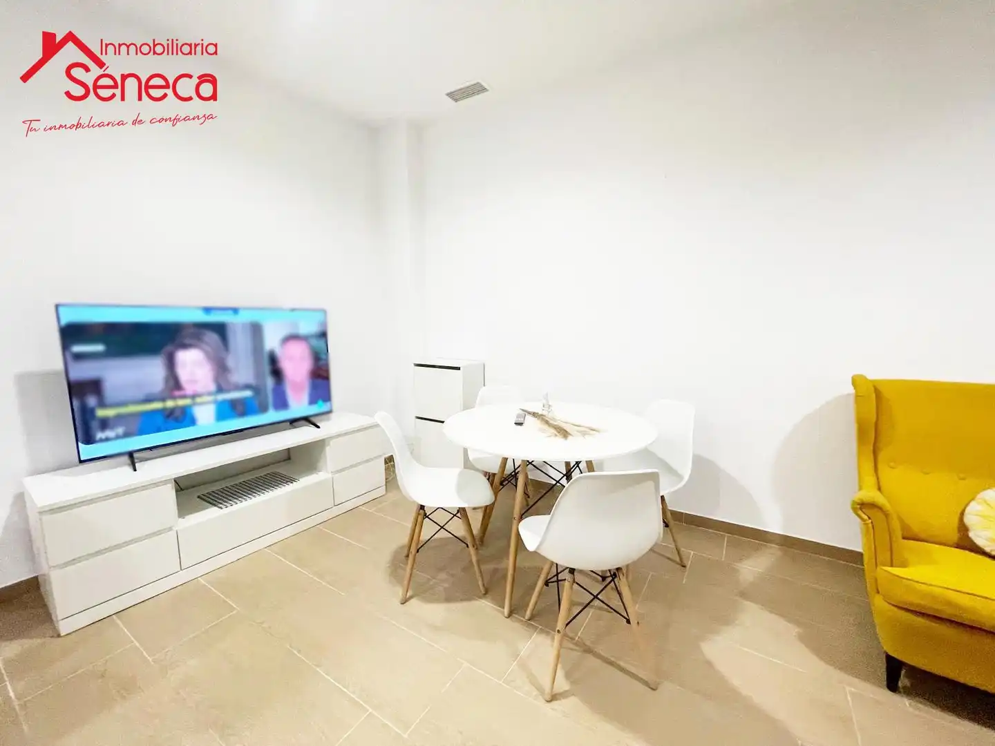Living room of Flat for sale in Córdoba  with Air Conditioner, Heating and Furnished
