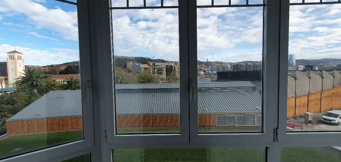 Vista exterior de Pis en venda en Bilbao  amb Calefacció, Traster i Balcó