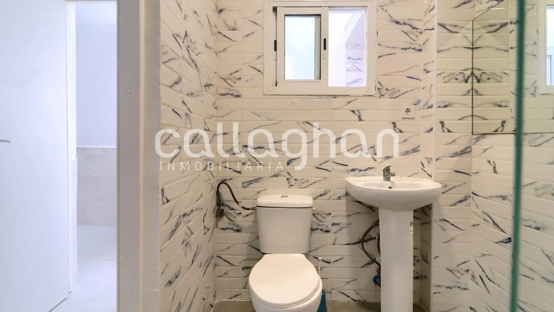 Baño de Piso en venta en Sagunto / Sagunt con Terraza