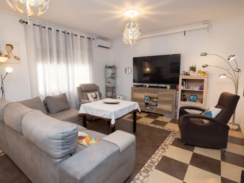 Sala d'estar de Casa o xalet en venda en La Rinconada