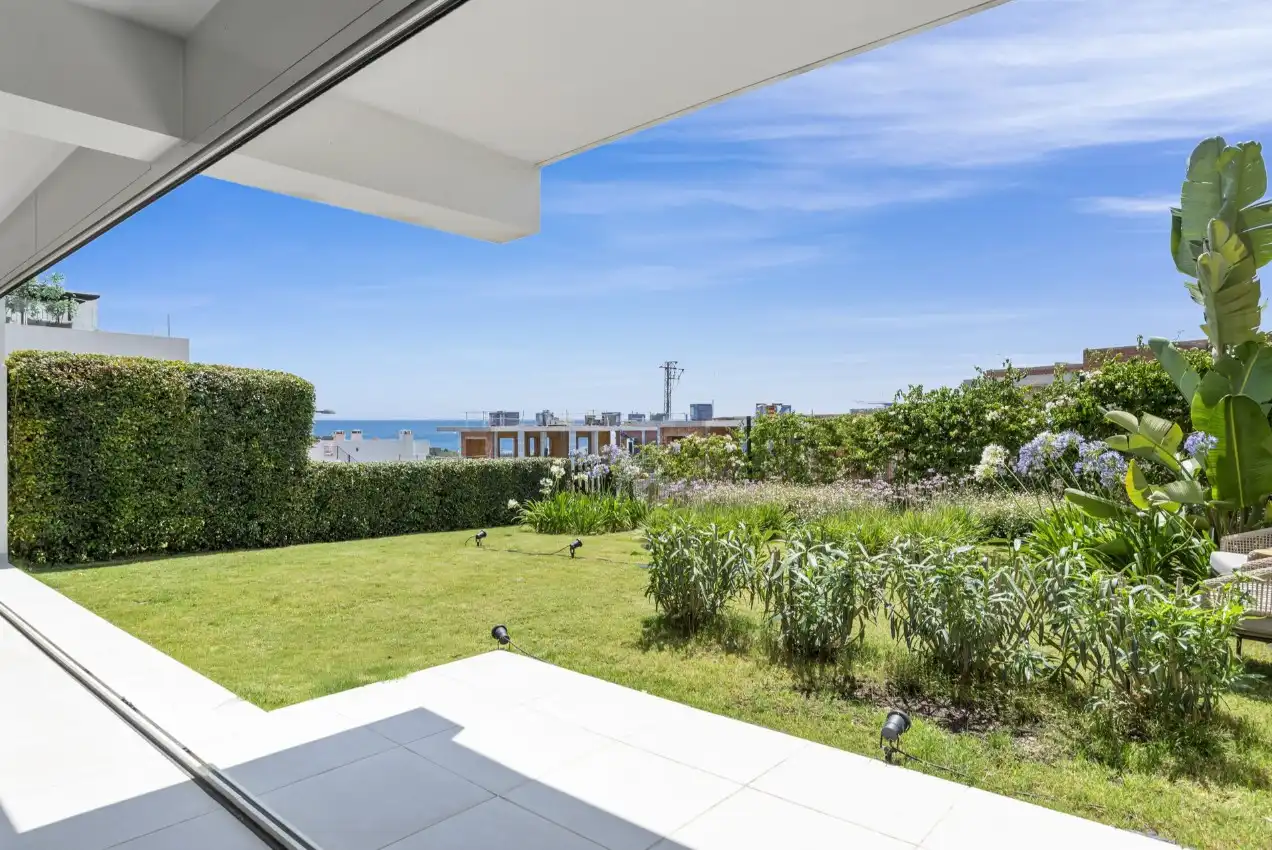 Terrace of Ground floor for sale in Estepona  with Air Conditioner, Heating and Private garden