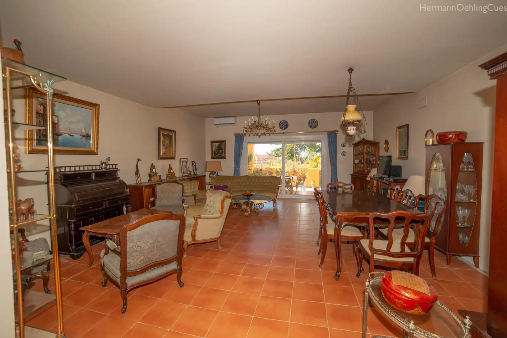 Menjador de Casa adosada en venda en Estepona amb Aire condicionat, Calefacció i Jardí privat