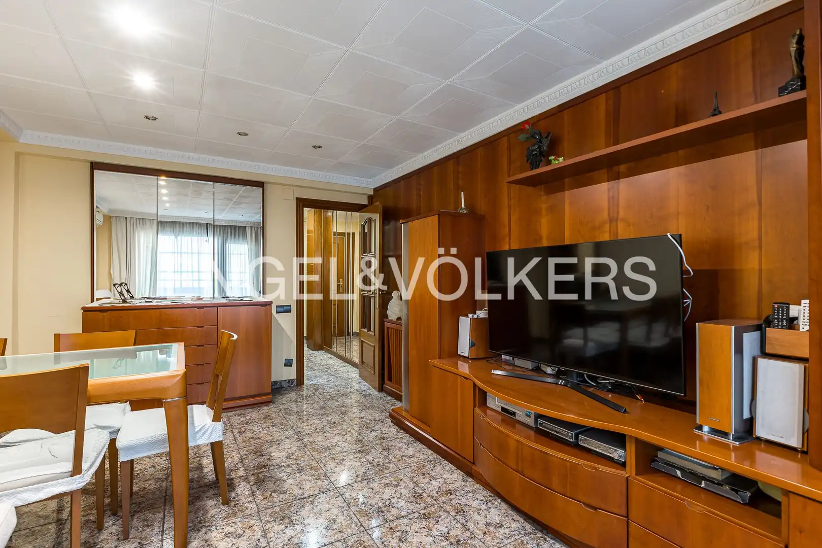 Piso en venta en Barcelona con Calefacción y Balcón