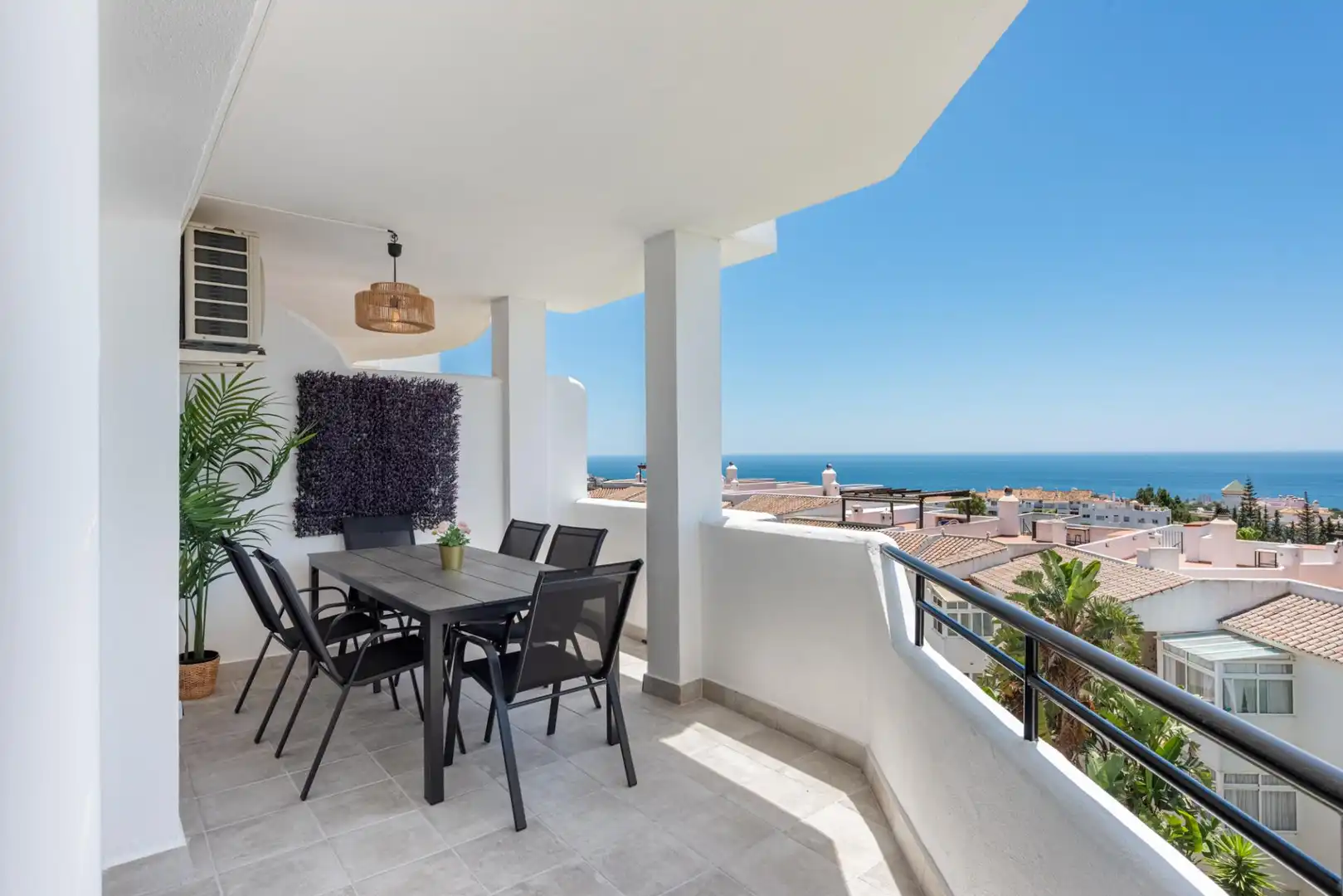 Terrasse von Wohnungen zum Verkauf in Mijas mit Klimaanlage, Privatgarten und Möbliert