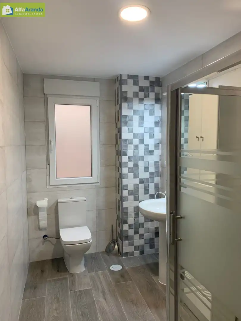 Bathroom of Flat for sale in Aranda de Duero  with Parquet flooring and Terrace