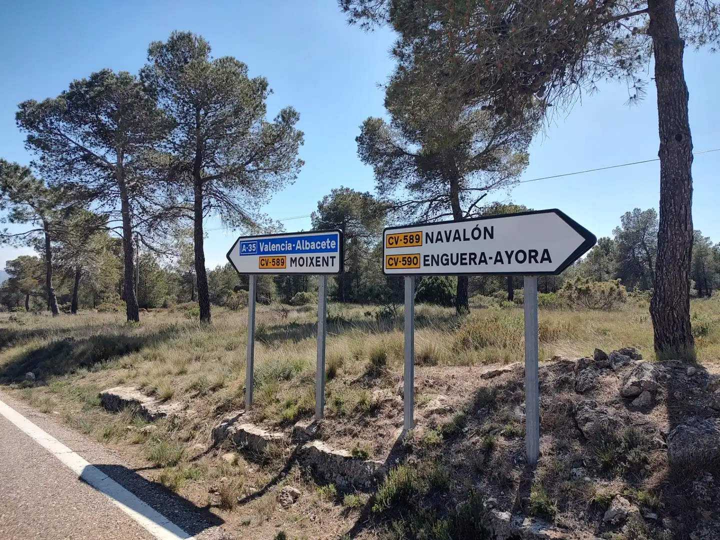 Vista exterior de Casa o xalet en venda en Mogente / Moixent amb Aire condicionat, Calefacció i Jardí privat