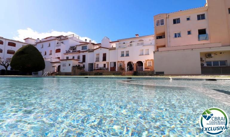 Exterior view of Apartment for sale in Empuriabrava  with Air Conditioner, Terrace and Furnished