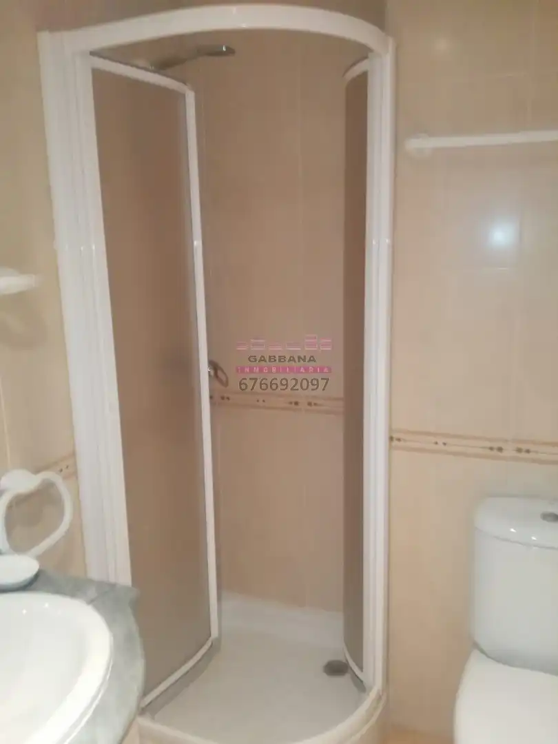 Baño de Estudio de alquiler en Vigo  con Calefacción, Parquet y Lavadora