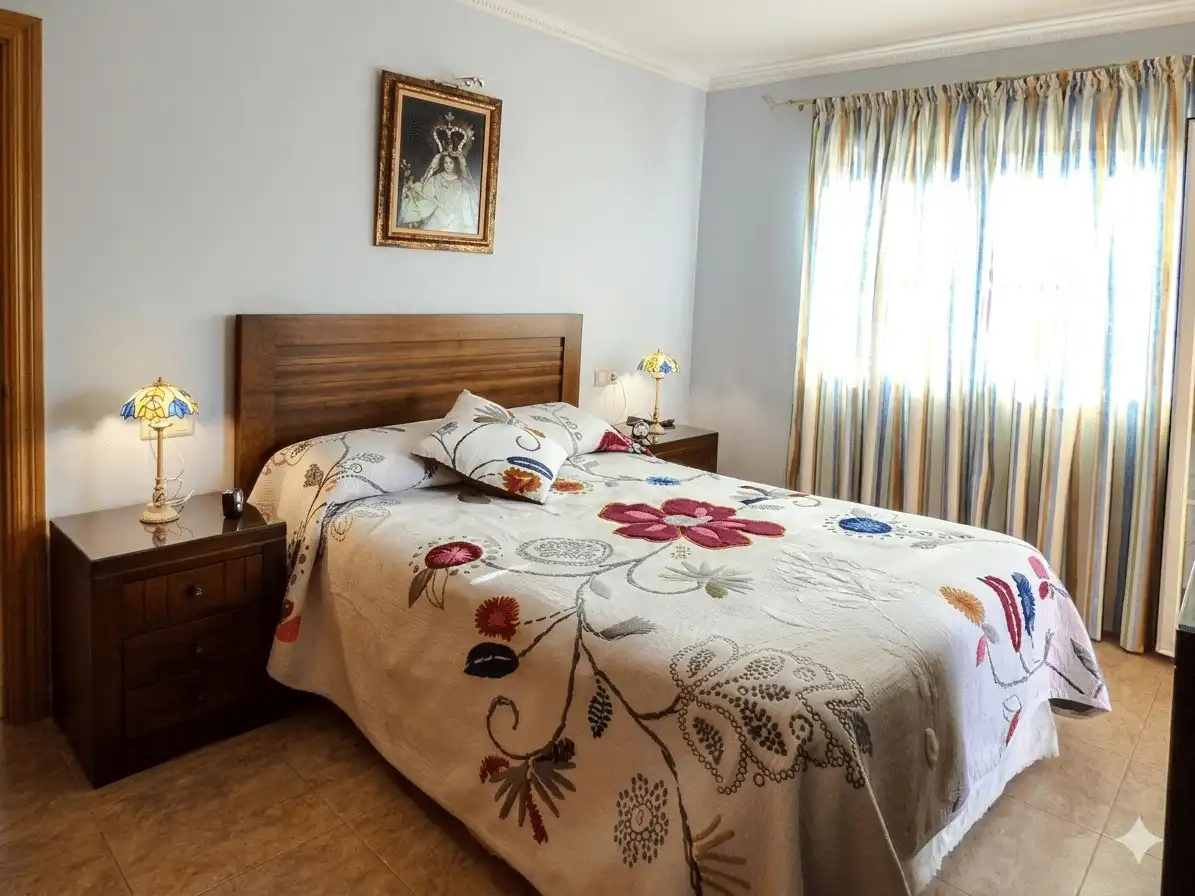 Habitación de Apartamento de alquiler en Estepona con Aire acondicionado, Terraza y Amueblado