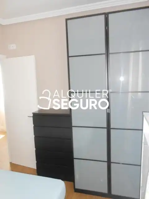 Schlafzimmer von Wohnung zur Miete in Madrid mit Heizung und Möbliert