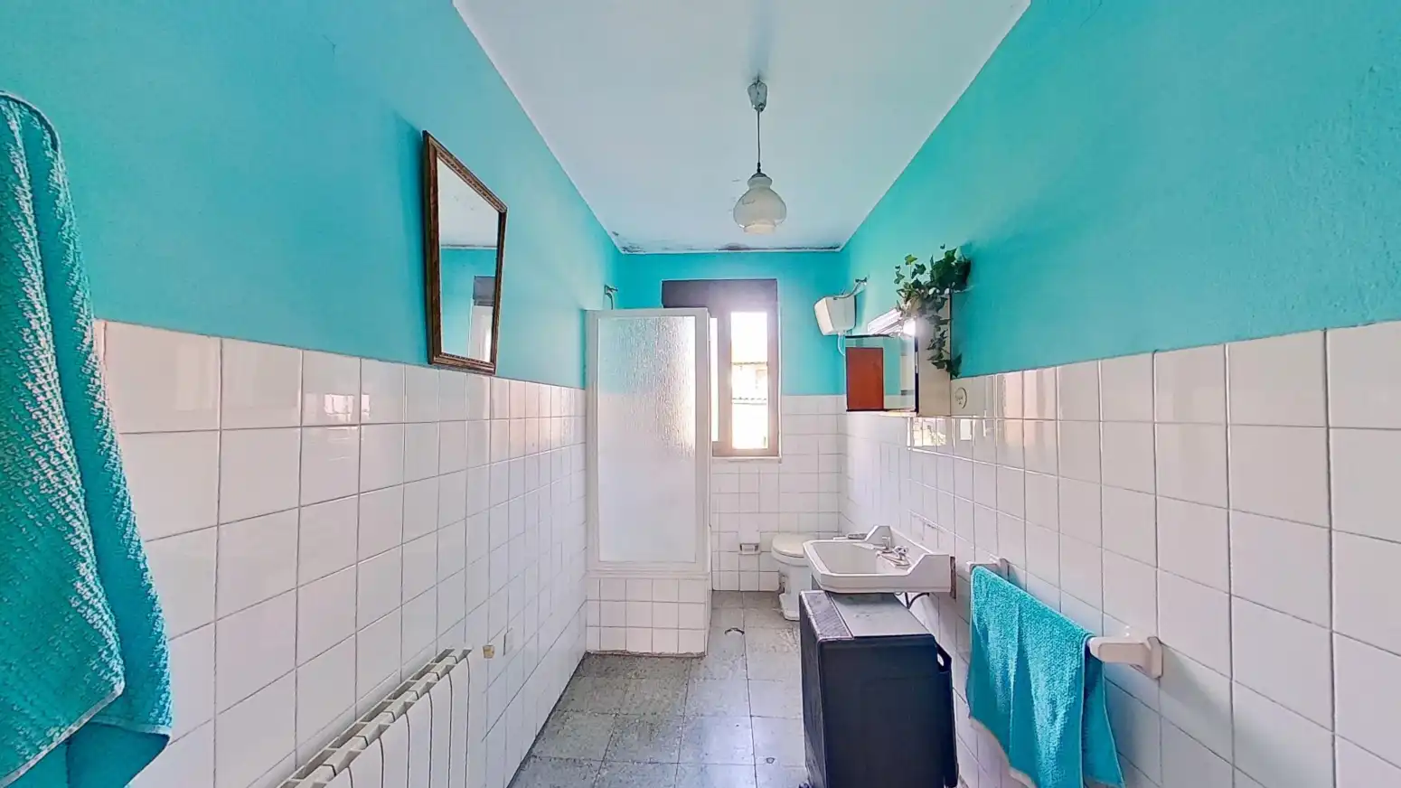 Badezimmer von Haus oder Chalet zum Verkauf in Polanco mit Heizung, Privatgarten und Terrasse