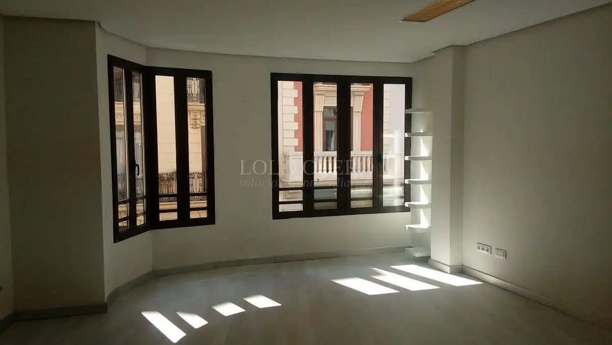 Office space with lift to rent in Ciutat Vella