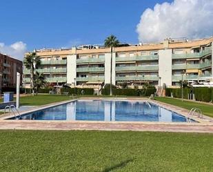 Piscina de Planta baixa en venda en Cubelles amb Calefacció, Jardí privat i Terrassa