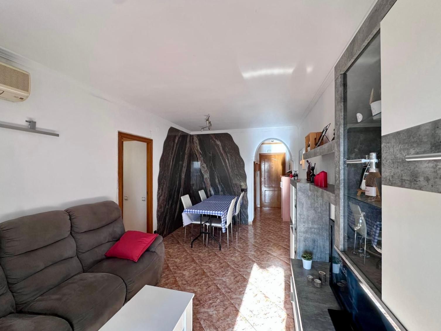 Sala d'estar de Pis en venda en L'Hospitalet de Llobregat amb Balcó